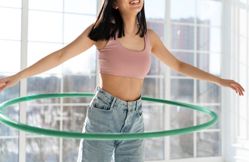 Lắc vòng có tác dụng gì? Hướng dẫn tập lắc vòng đúng cách 5 Tập lắc vòng đúng cách