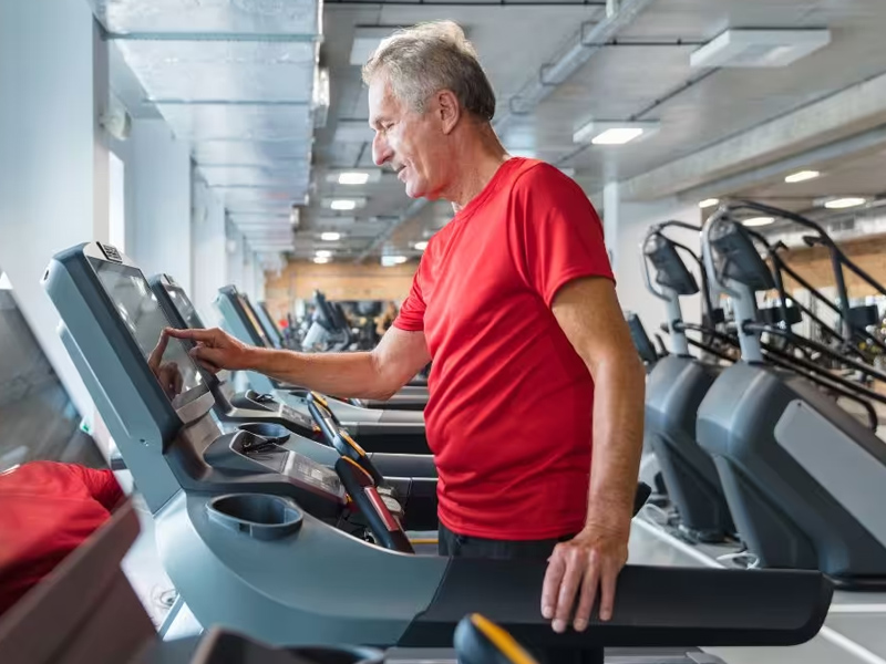 Những lưu ý cho người cao tuổi khi tập với máy chạy bộ 6 những lưu ý cho người cao tuổi khi tập với máy chạy bộ
