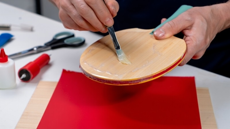 Hướng dẫn cách lót keo cho mút mặt vợt bóng bàn đúng chuẩn 4 cách lót keo cho mút mặt vợt bóng bàn