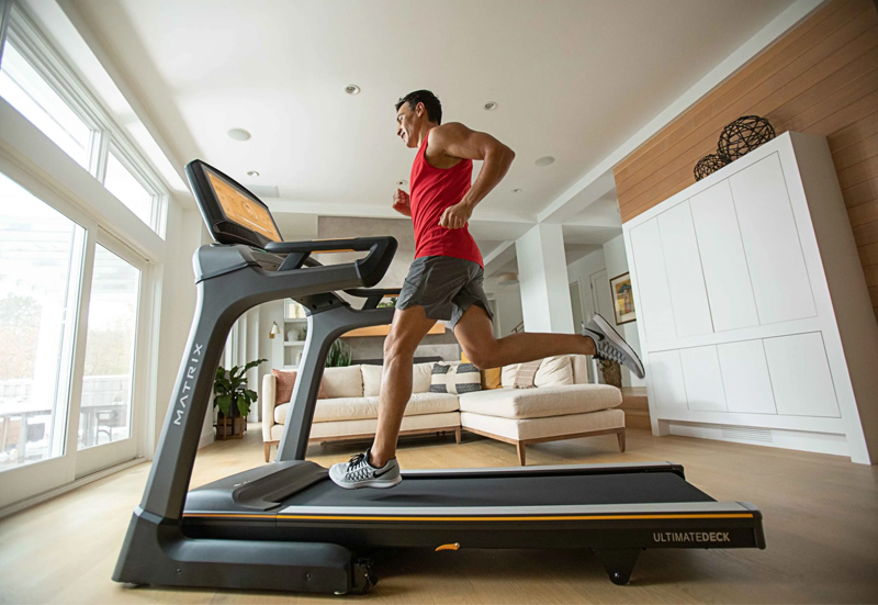 Tập thể dục tại nhà với máy chạy bộ có hiệu quả không? 2 Tập thể dục với máy chạy bộ tại nhà