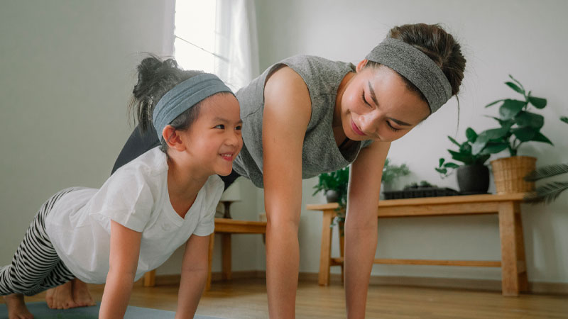 10 bài tập yoga cho trẻ em đơn giản và dễ thực hiện nhất 6 Tập tư thế chó cúi mặt