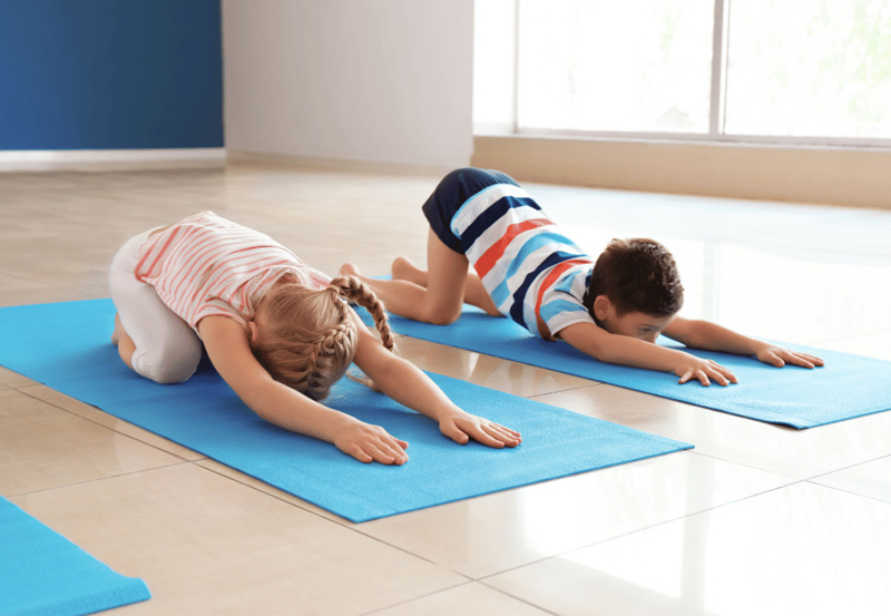 10 bài tập yoga cho trẻ em đơn giản và dễ thực hiện nhất 4 Tư thế em bé