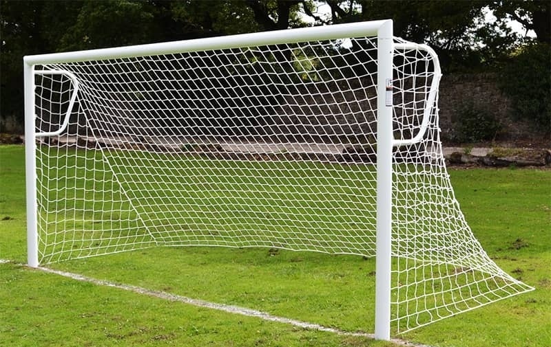 Khung thành và lưới bóng đá