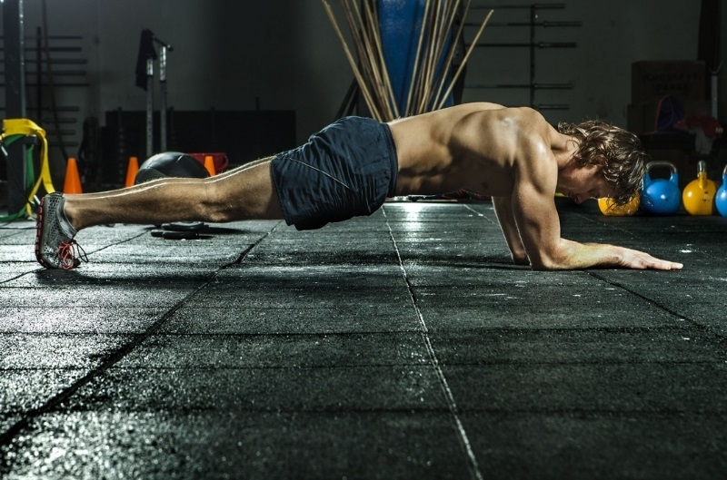 tại sao tập thể hình bị đau lưng