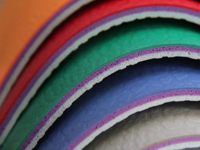 Vinyl là gì? Ứng dụng trong sản xuất thảm sân bóng bàn 2 Thảm sàn thể thao Vinyl