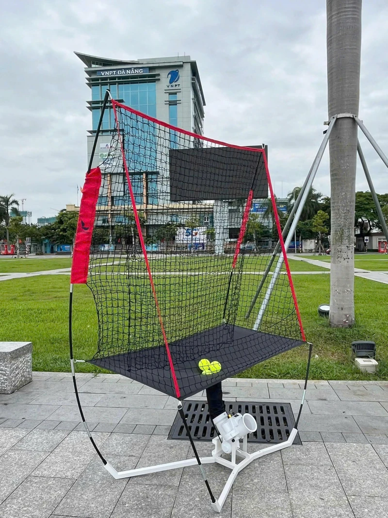 Máy bắn bóng pickleball 