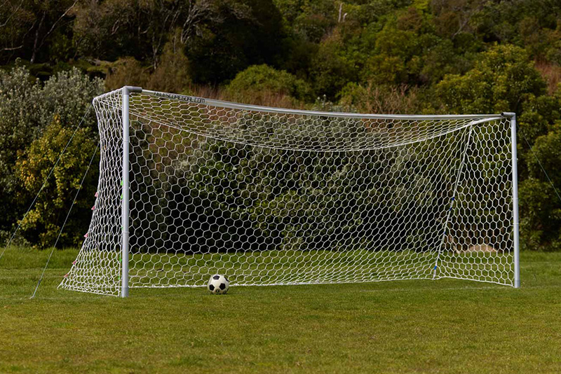 Khung thành bóng đá và lưới 