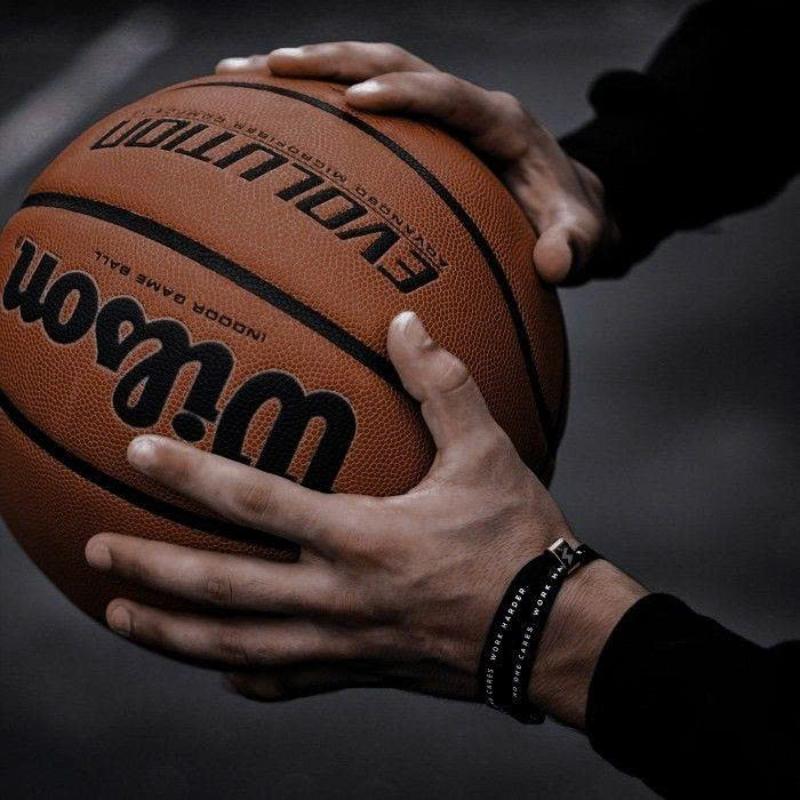 Lựa chọn quả bóng rổ theo chất liệu sản phẩm 