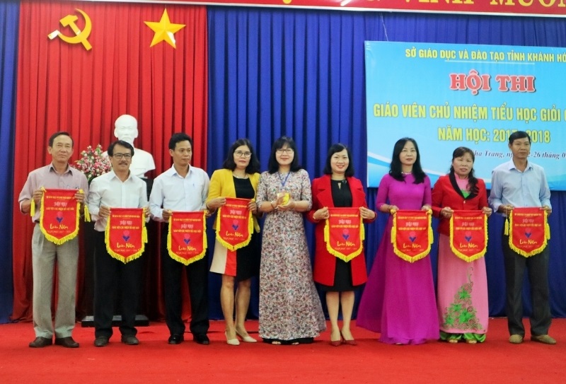 Cờ lưu niệm ngũ giác dành cho các giải thưởng hoặc quà tặng giao lưu