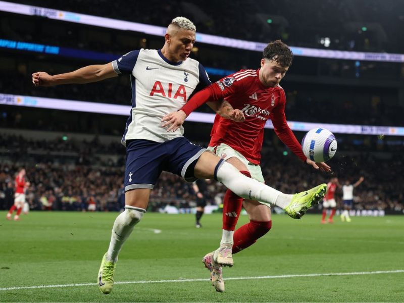 thi đấu bóng đá