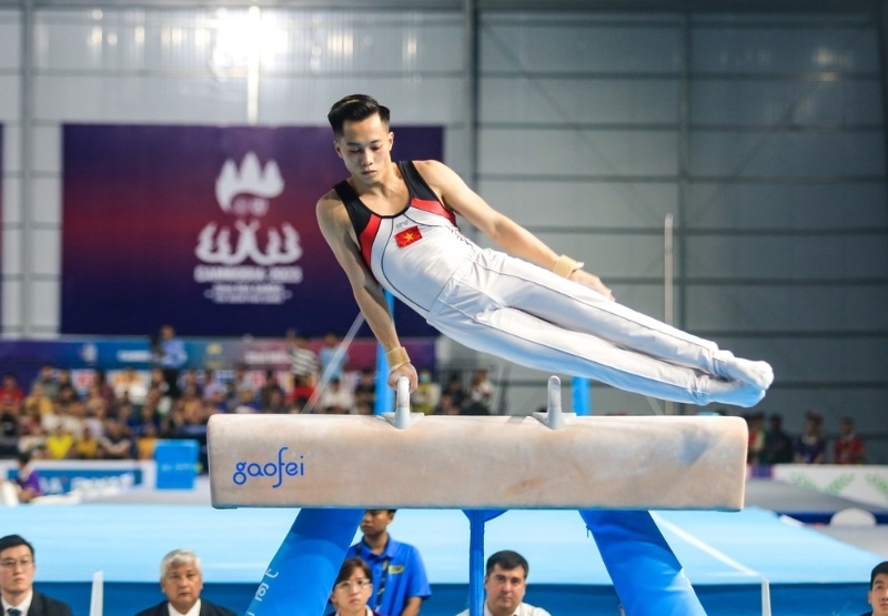 Thi đấu ngựa tay quay cho VĐV nam