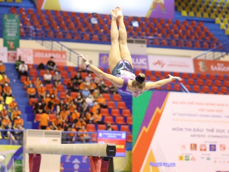 Thi đấu cầu thăng bằng cho VĐV nữ