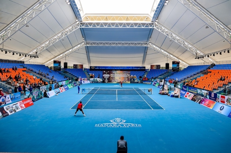 Dụng cụ và thiết bị phục vụ sân đấu tennis chuyên nghiệp