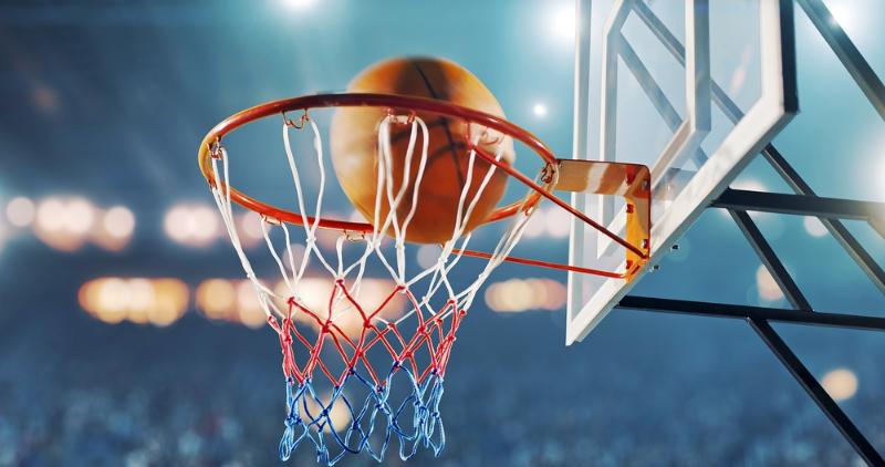 Lưới bóng rổ được gắn trực tiếp vào vành rổ, giúp bóng vào khung được mượt mà hơn