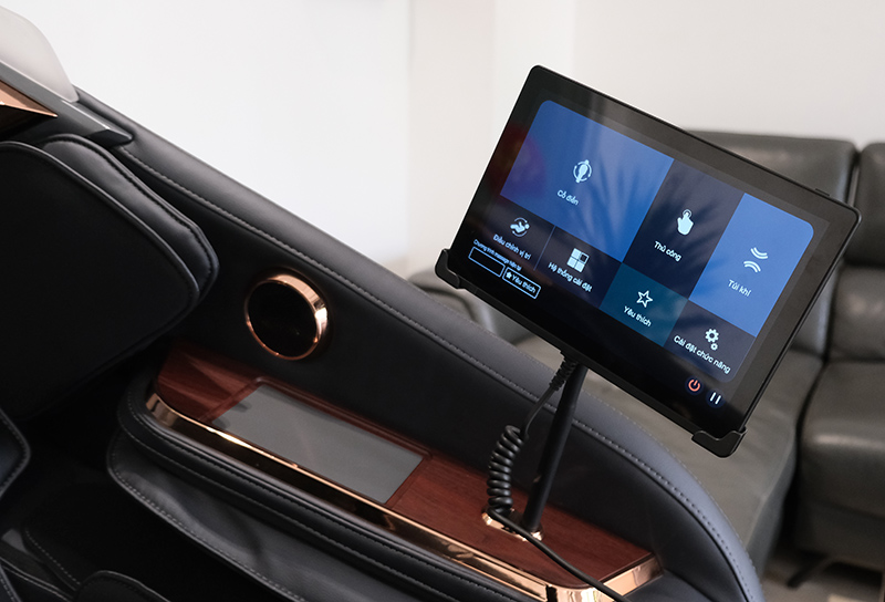 Màn hình cảm ứng thông minh giúp người dùng dễ dàng điều khiển 