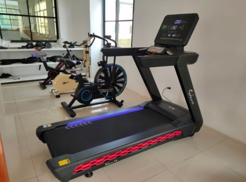 Các mẫu máy chạy bộ phòng gym bền bỉ, cường độ cao 4 máy chạy bộ phòng gym