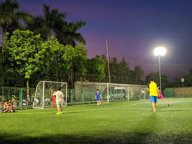 Top 10 sân bóng gần đây đang cho thuê tại Hà Nội đáng tiền nhất 1 Sân bóng đá La Thành