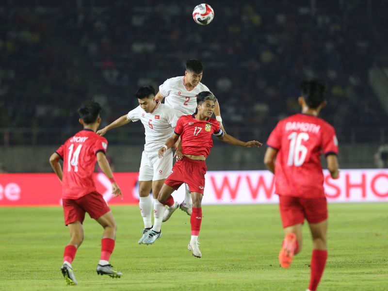 Thi đấu bóng đá 