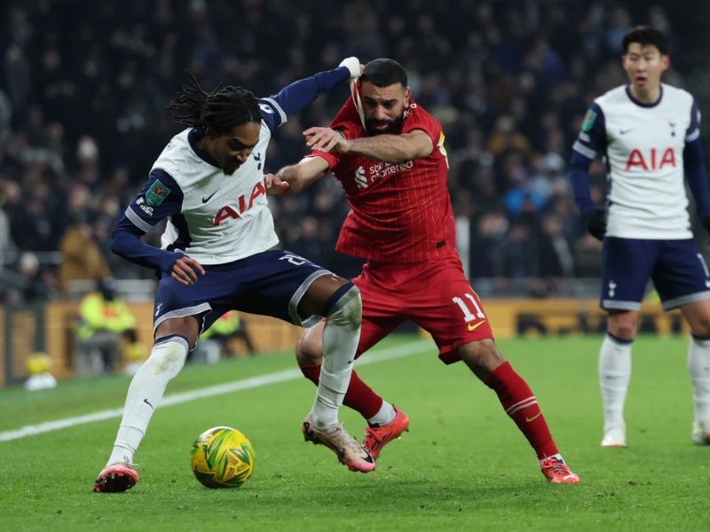 Thi đấu bóng đá 