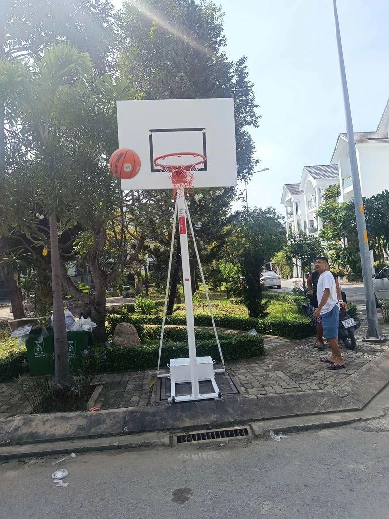 trụ bóng rổ thiên trường