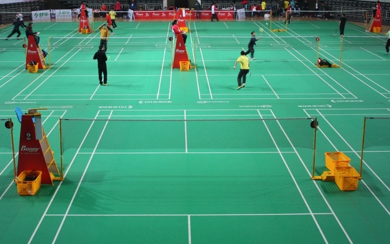 Trụ lưới cầu lông đạt chuẩn, tạo nên sân chơi chuyên nghiệp