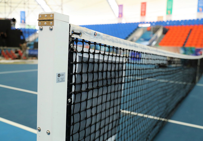 Chọn trụ tennis làm từ chất liệu có độ bền cao 