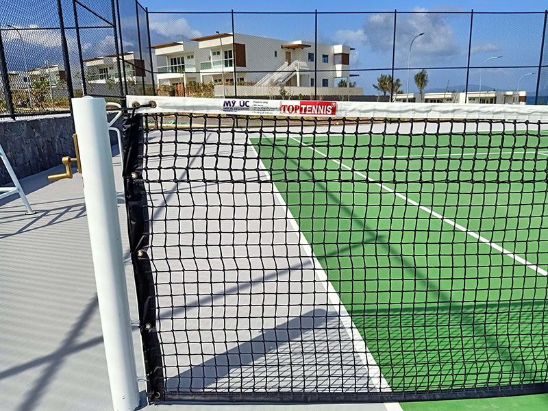 Trụ tennis có tác dụng cố định và căng lưới chơi tennis
