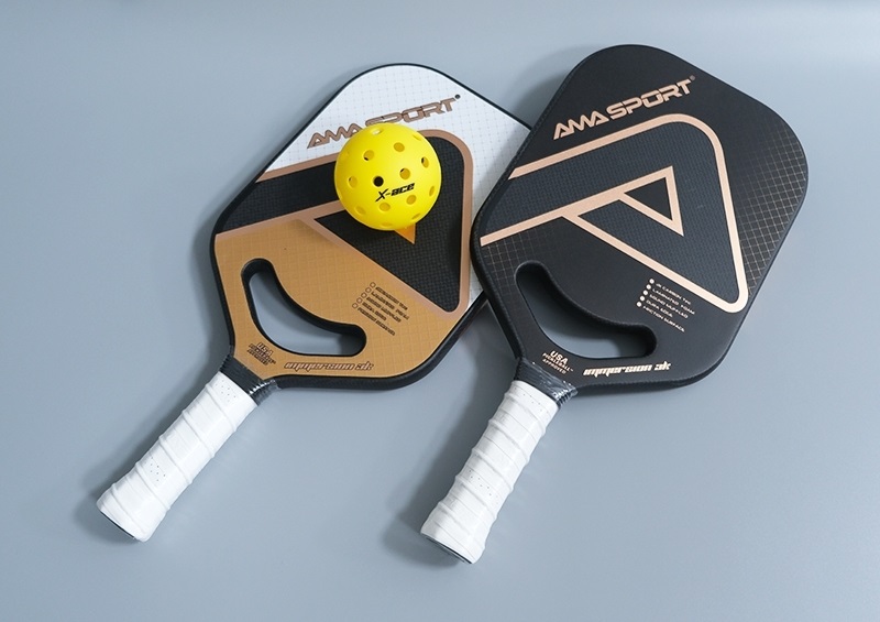 Vợt Pickleball là dụng cụ quan trọng hàng đầu trong bộ môn Pickleball