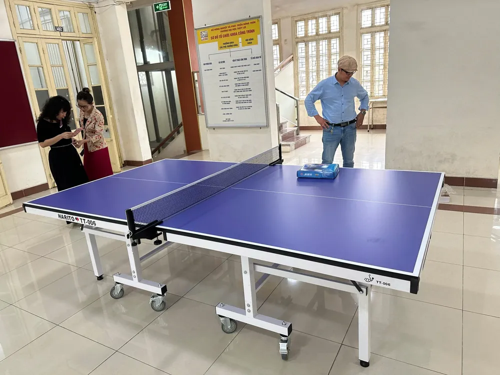 Bàn bóng bàn được lắp đặt tại cơ quan, văn phòng
