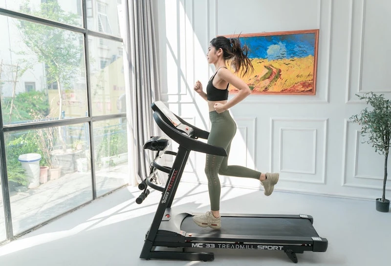 Tập với máy chạy bộ giúp đốt calo hiệu quả