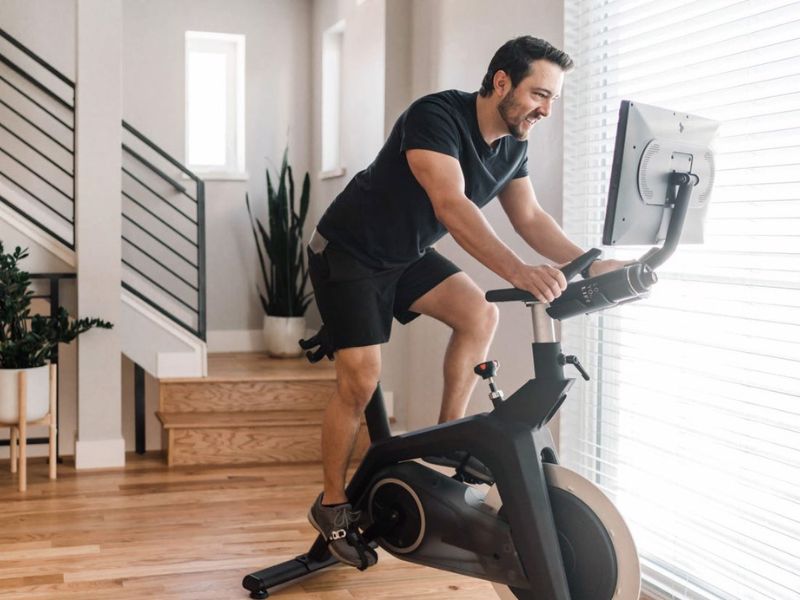 8 lợi ích của xe đạp tập thể dục với sức khỏe 2 Đạp xe tại nhà