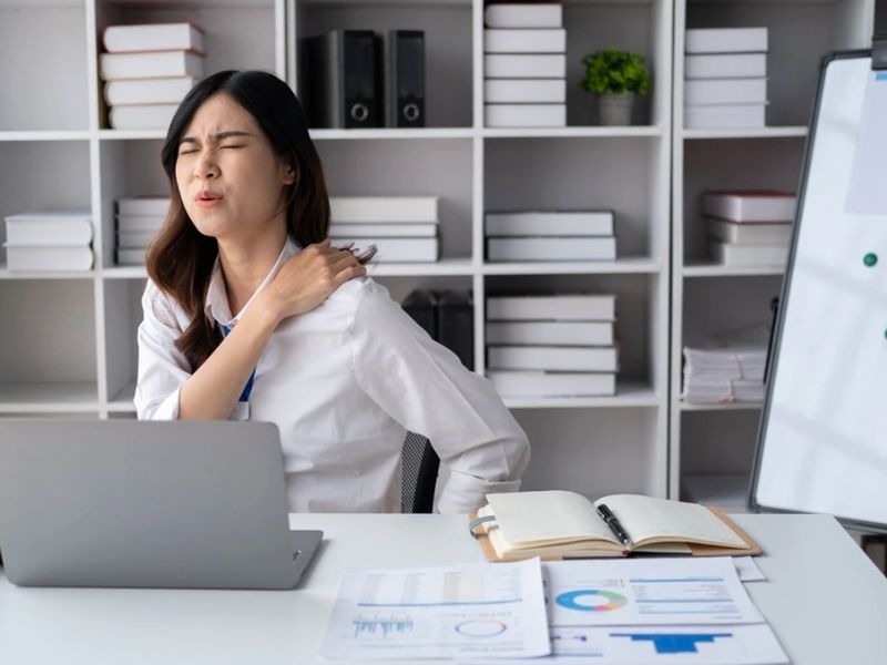 5 Nguyên nhân gây đau cổ vai gáy phổ biến và cách phòng tránh 1 Đau cổ vai gáy