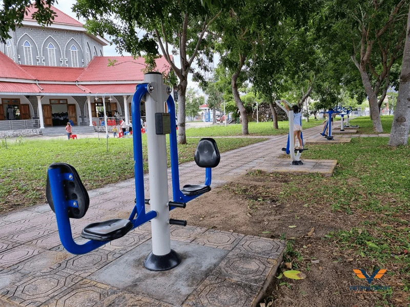 Dụng cụ ngoài trời Vifa có mức giá đa dạng, phù hợp với tất cả mọi người