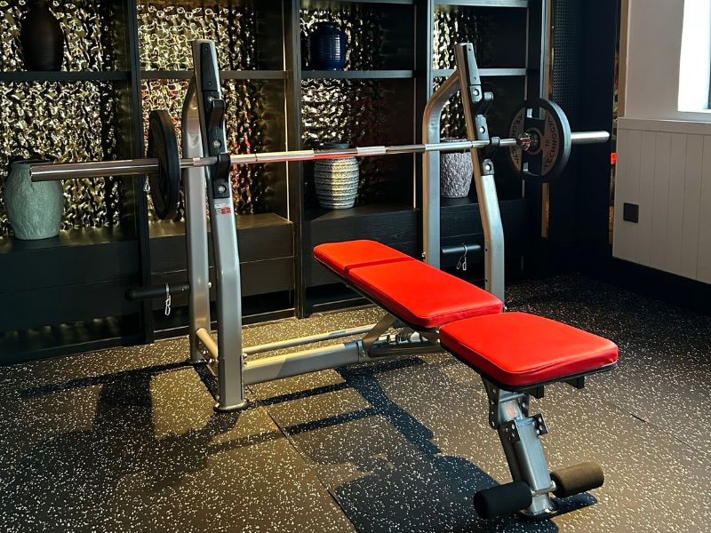 Dự án lắp đặt thiết bị tập gym cho khu nghỉ dưỡng Nesta Hội An 3 Ghế nằm đẩy tạ G02