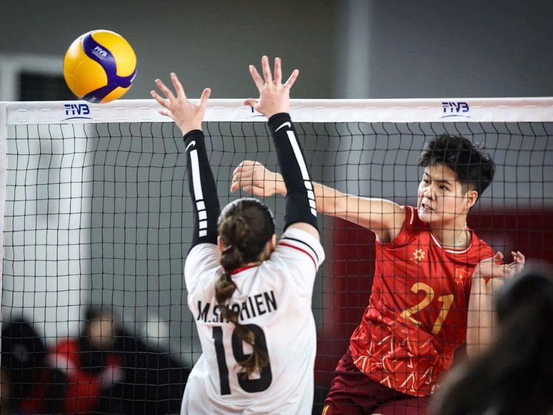 Thi đấu bóng chuyền 