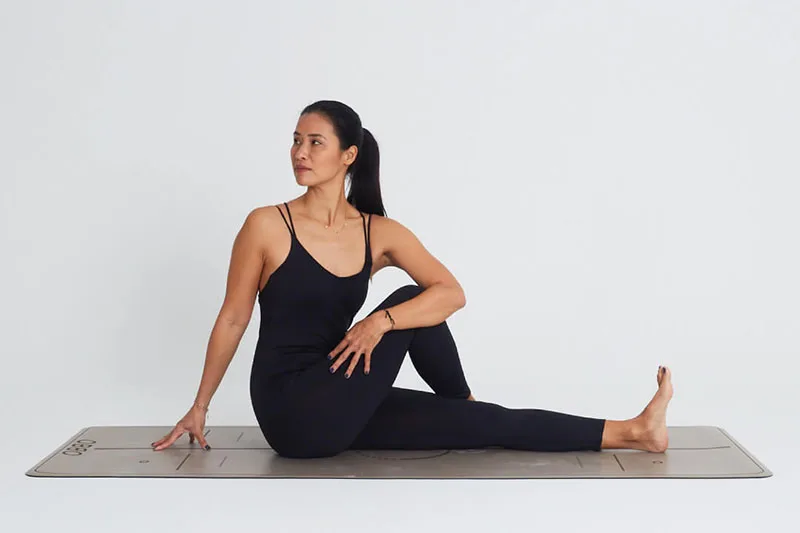 Tư thế xoắn người 