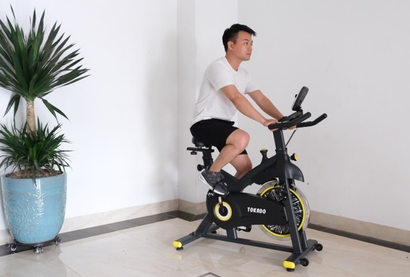 Nên mua máy chạy bộ hay xe đạp tập?