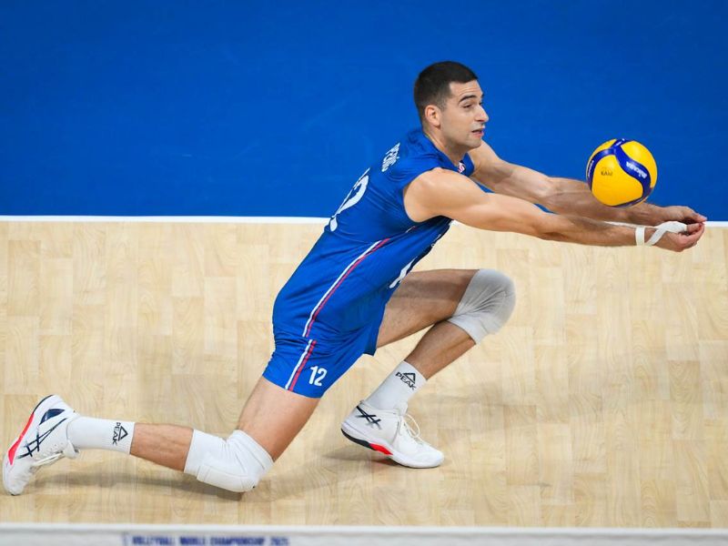 Hướng dẫn chọn mua bóng chuyền phù hợp với nhu cầu 4 chơi bóng chuyền