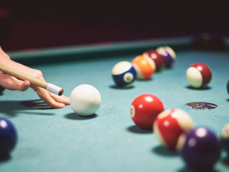 Hướng dẫn cách chơi bida 8 bi cơ bản chi tiết từ A-Z 1 chơi bida