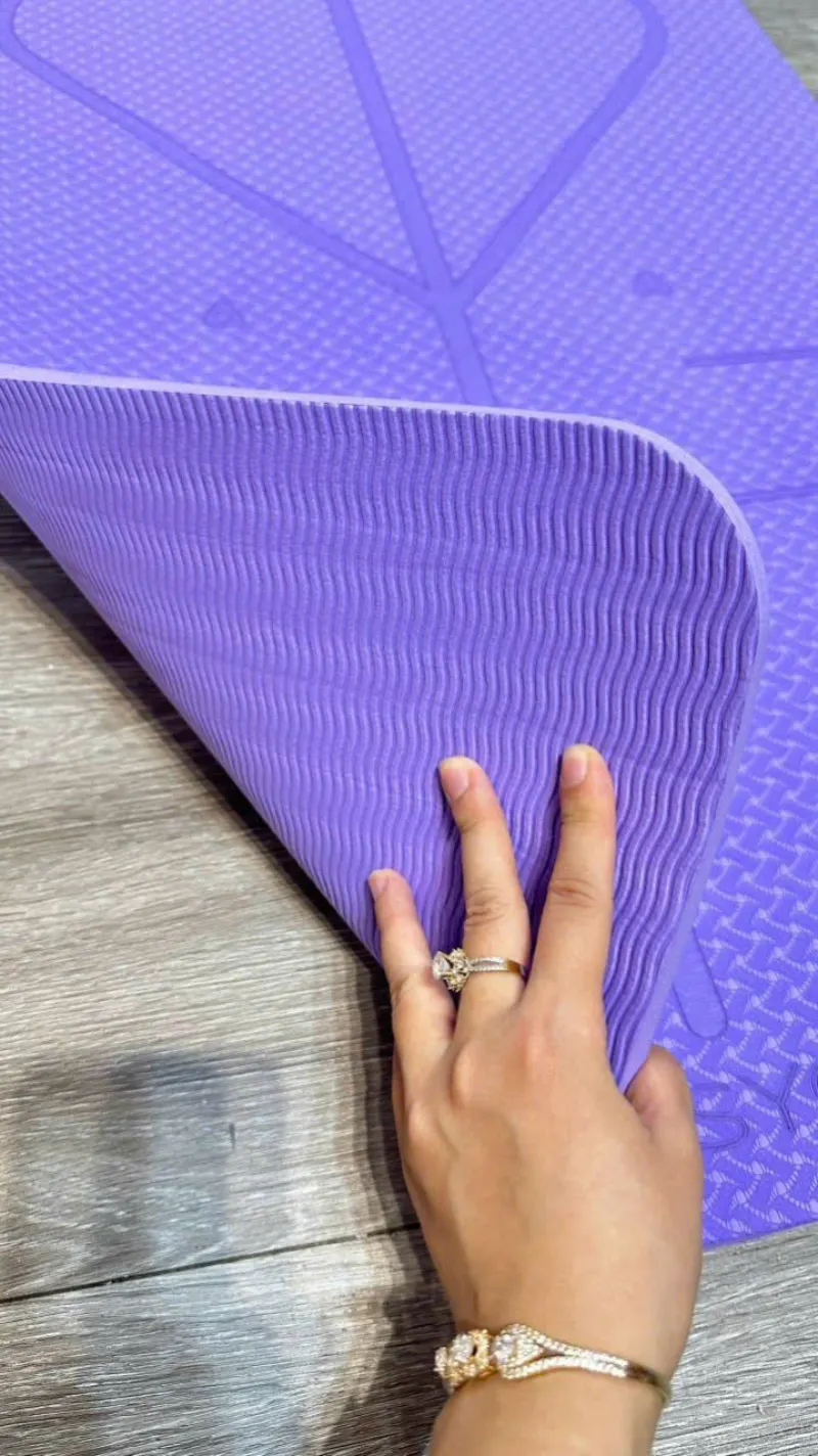 Đặc điểm thảm Louis Yoga định tuyến – TPE 9