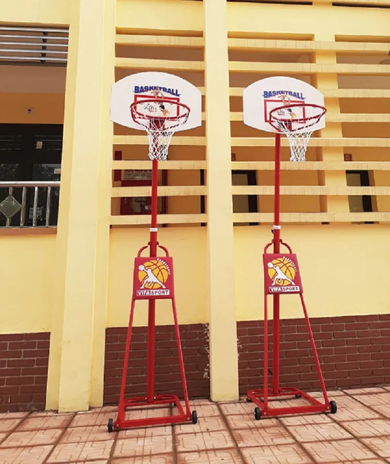 trụ bóng rổ trường học