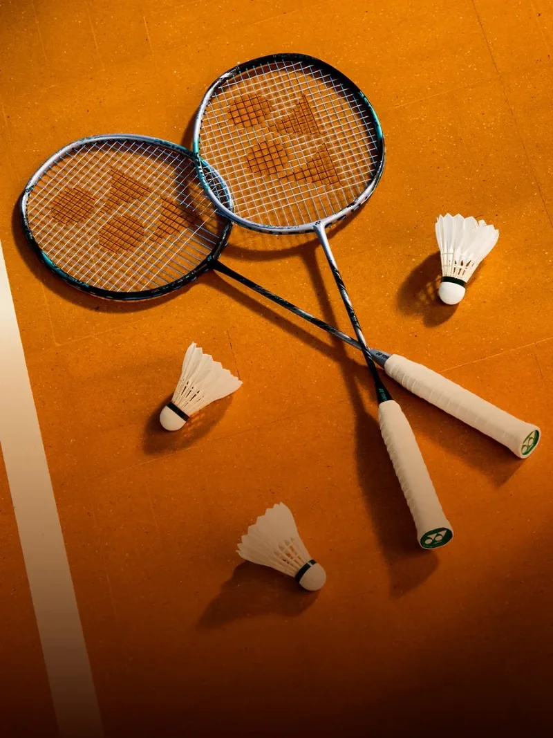 Nên mua vợt Yonex hay ProAce cho người mới chơi? 2 Nên mua vợt Yonex hay ProAce cho người mới?