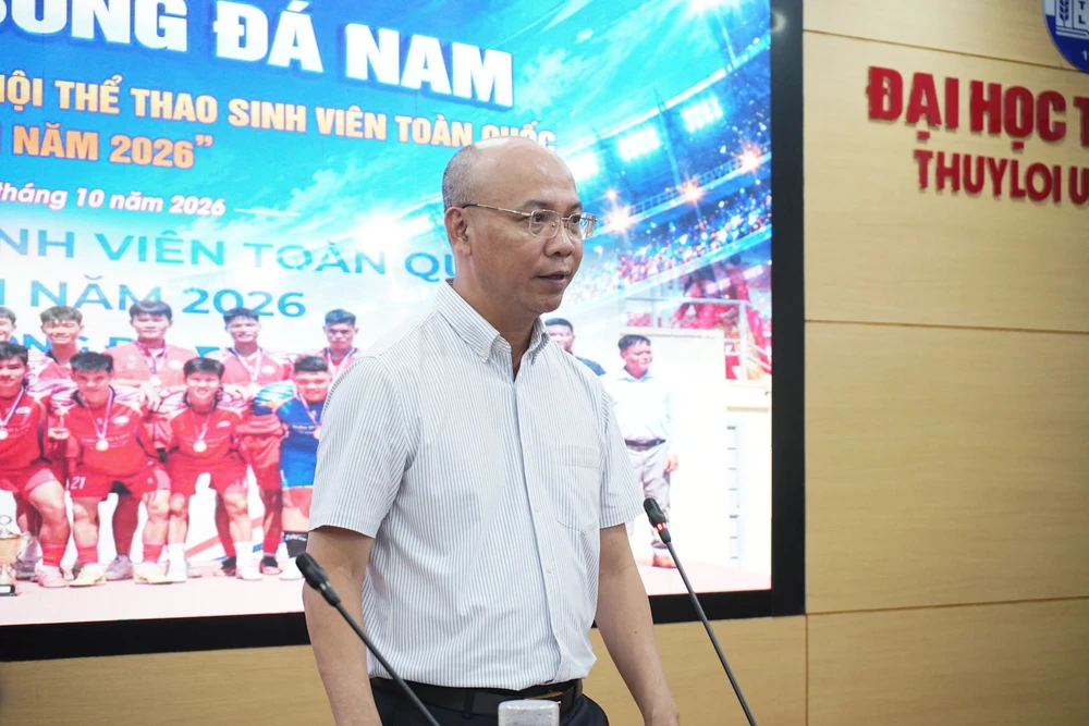 Lễ xuất quân của đội tuyển bóng đá nam sinh viên Trường Đại học Thủy Lợi 2026 1 PGS.TS Nguyễn Hữu Huế, Phó Hiệu trưởng thường trực