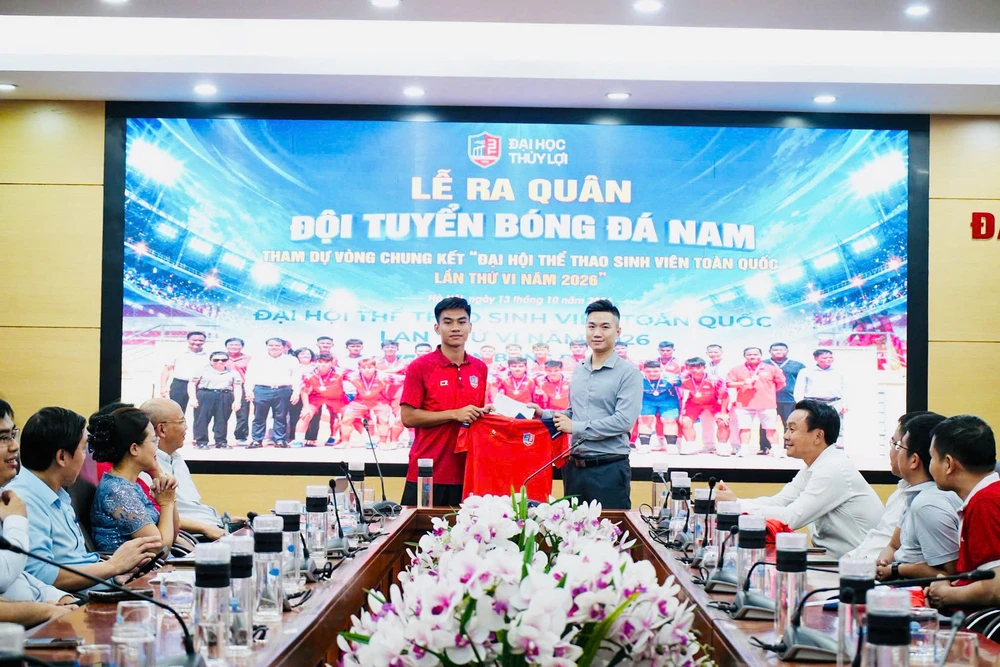 thien truong tham gia lễ xuất quân dh thủy lợi